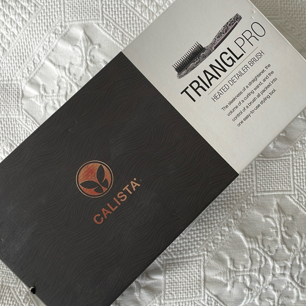 NWOT Calista triangle pro heated detailer brush pink snakeskin hair styling tool